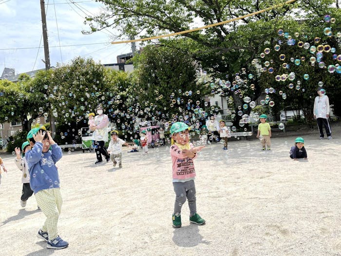 春日駅前なないろ保育園の保育理念・方針