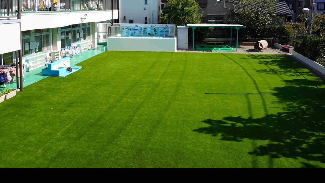 広い園庭でのびのび子ども達が遊べます