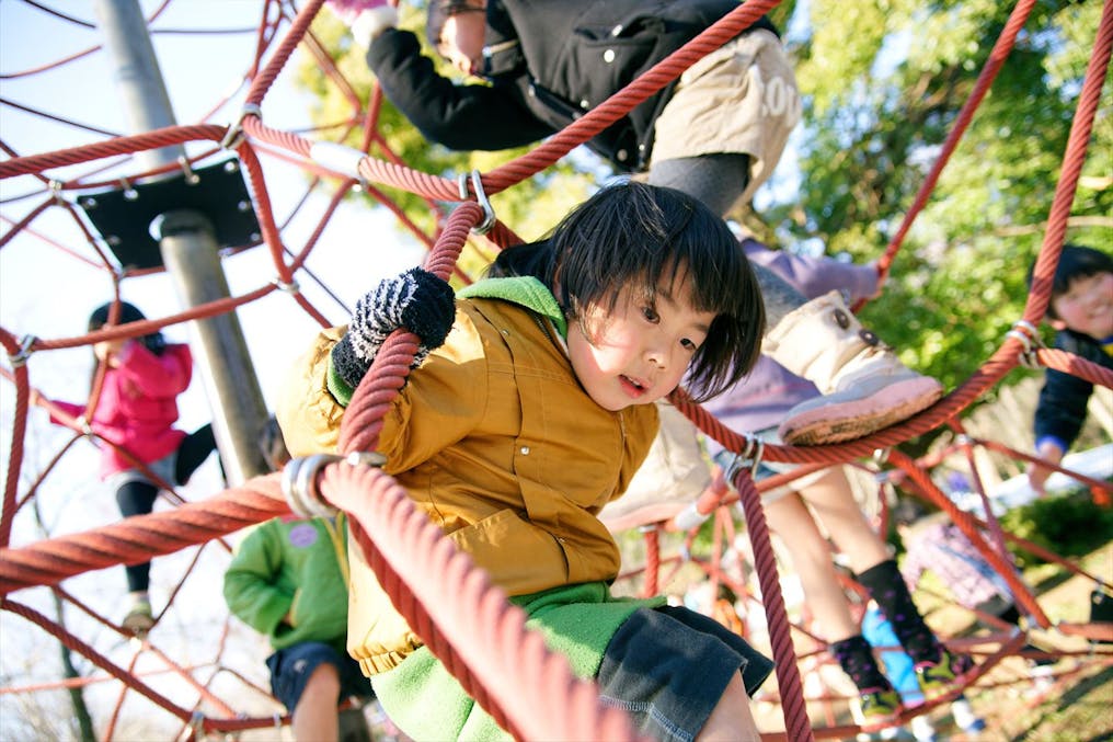 広々した園庭と様々な遊具で遊び込める環境