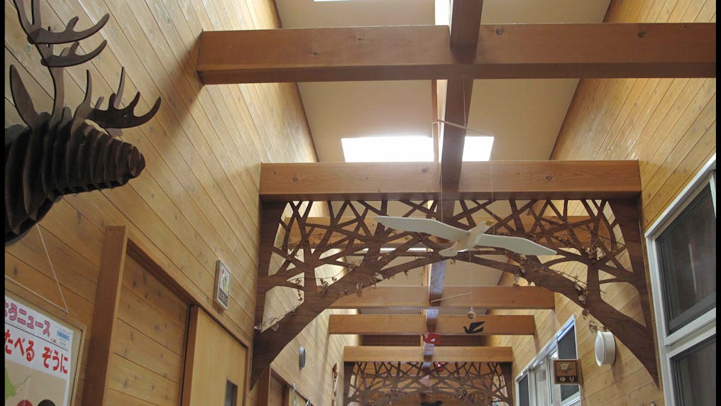 木のぬくもりを感じる快適な園舎