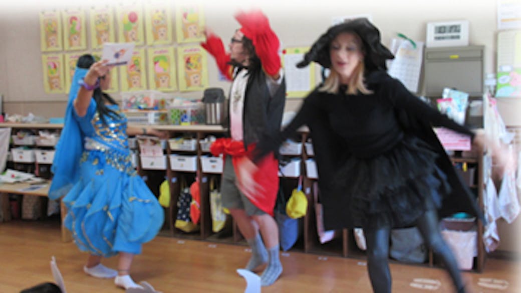 英語・体育指導は定期的に外部講師が行っています