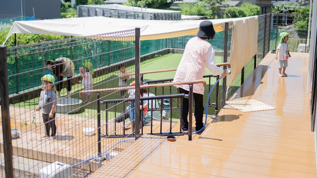 広い園庭でのびのび遊べます