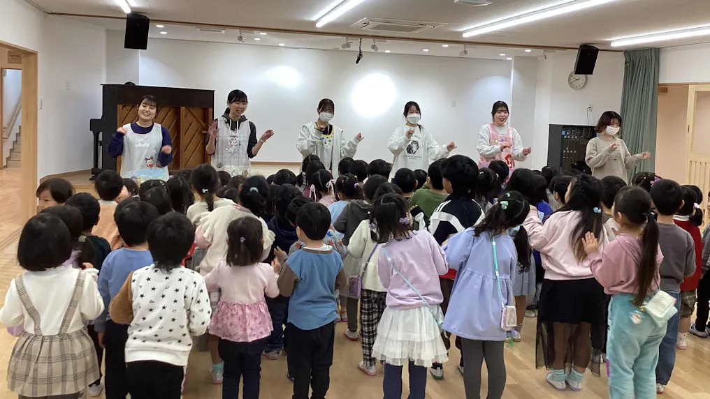 広いホール・明るい中庭・見晴らしの良い屋上