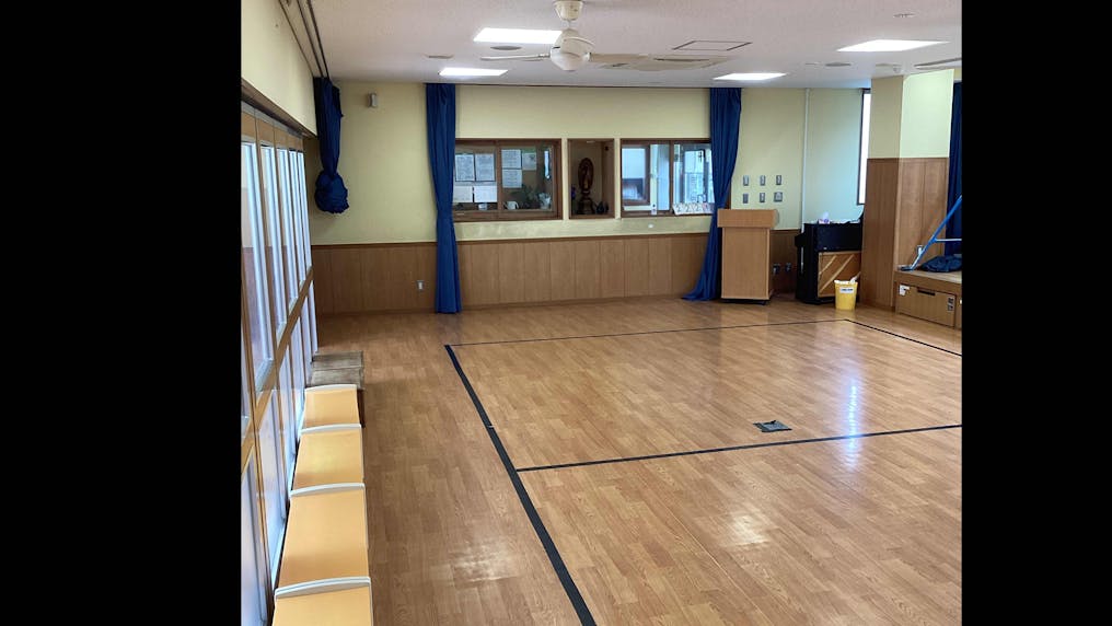 ゆうぎ室です。正面に仏様があり毎朝手を合わせます。