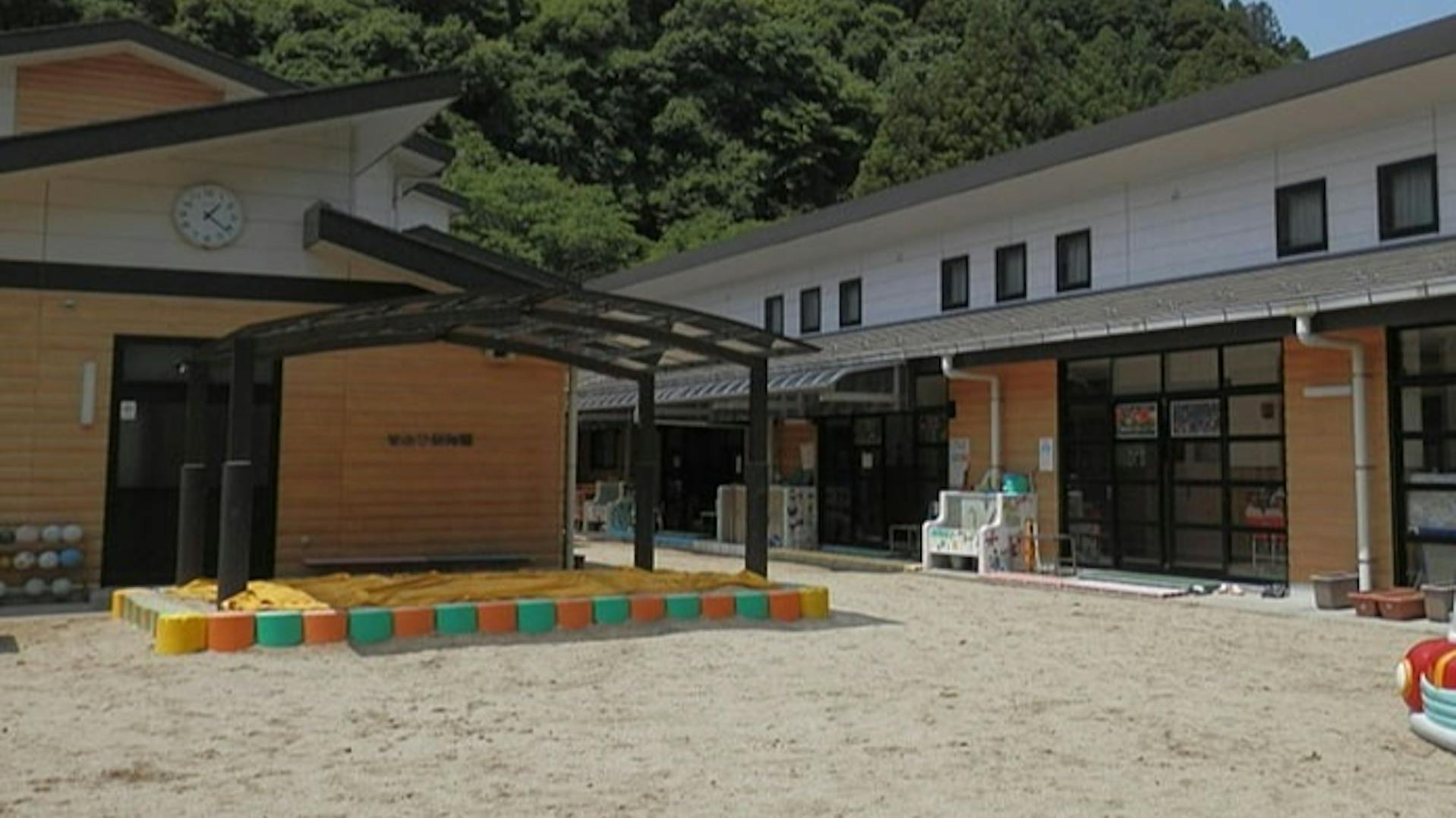 自然豊かな場所にある、小さな保育園です。