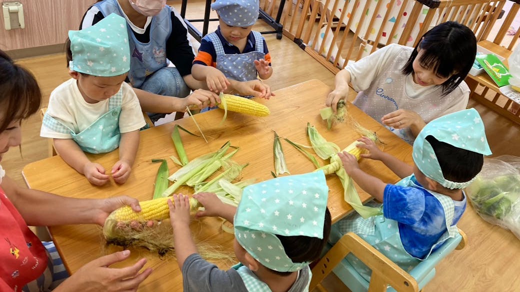 触って、匂って、食べる！　食育！