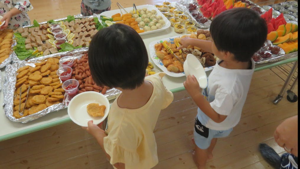 園内の給食室で作ったおいしい給食を提供
