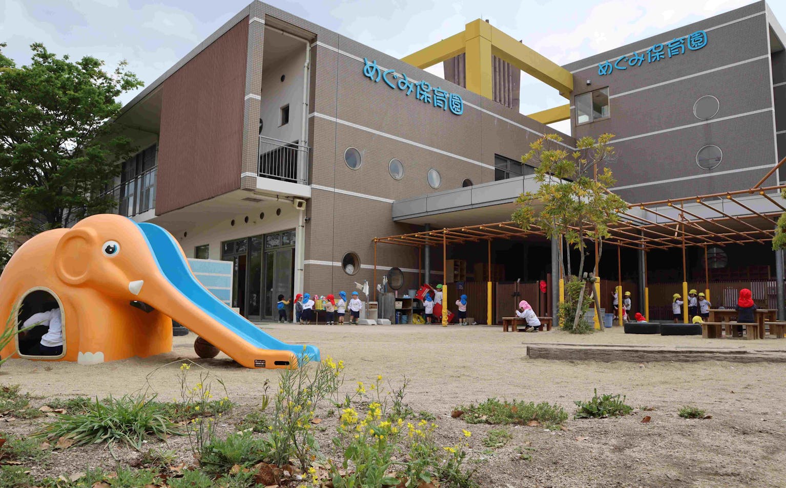 「就職祝い金１0万円！新卒保育士100％歓迎！」