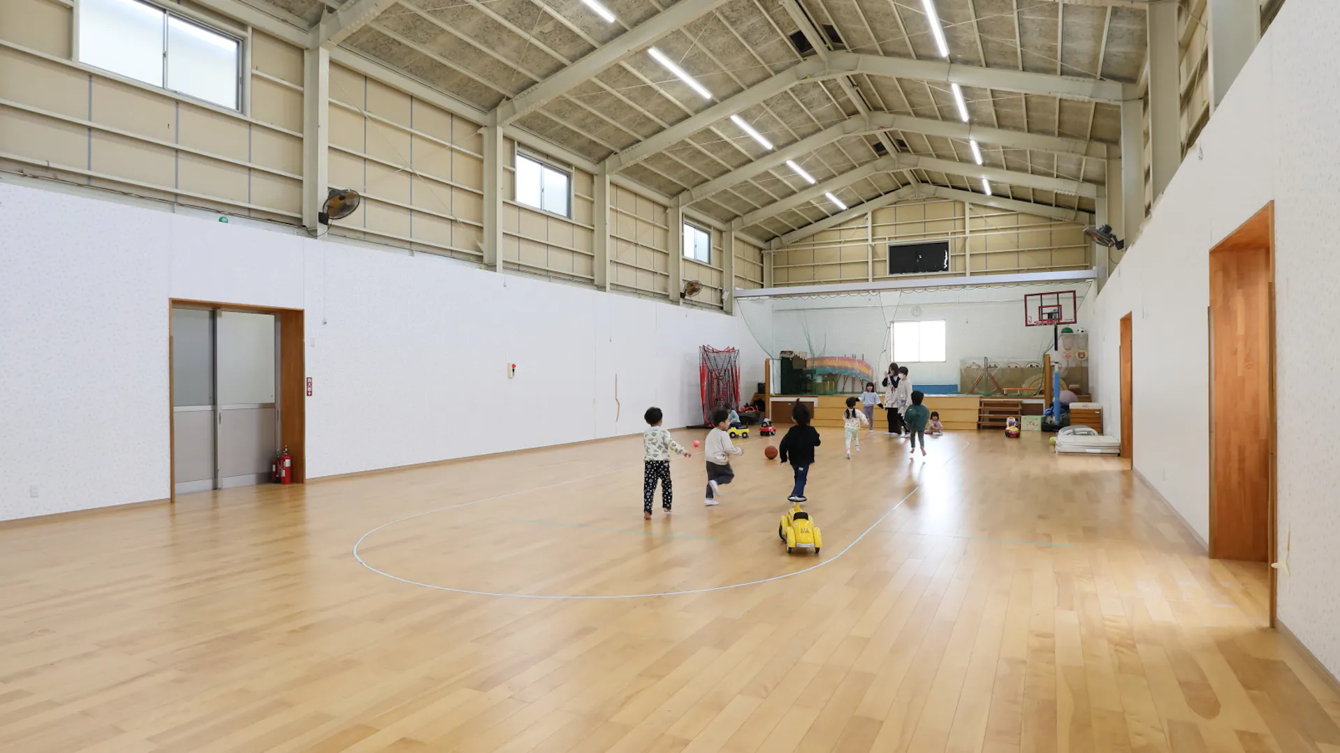 広い園庭と体育館で、のびのびと保育ができる園です！