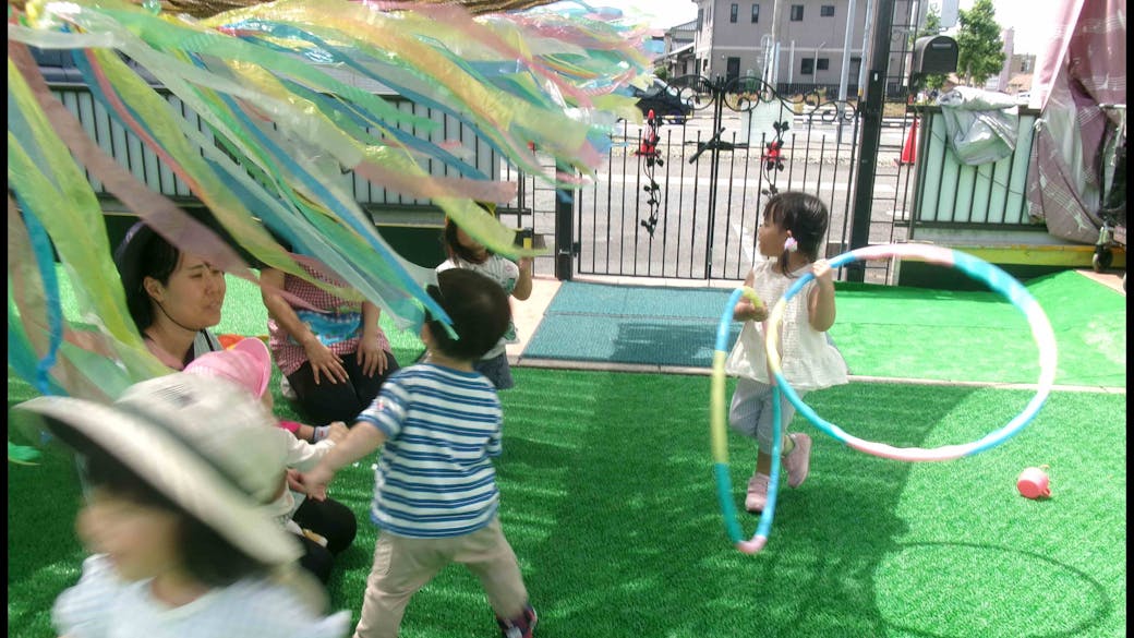 伸び伸び広々の園庭あそび!!