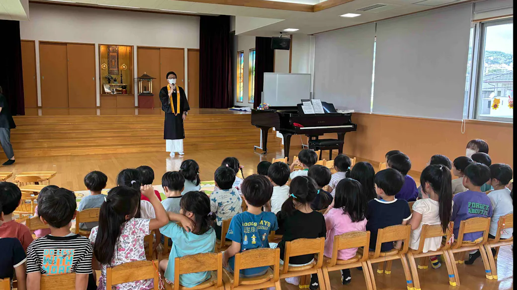 仏参・誕生会(全園児でお祝いします)