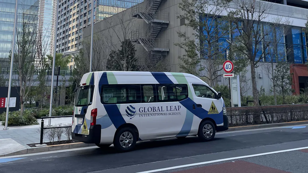 柔軟な保育時間と便利な送迎で毎日をサポート