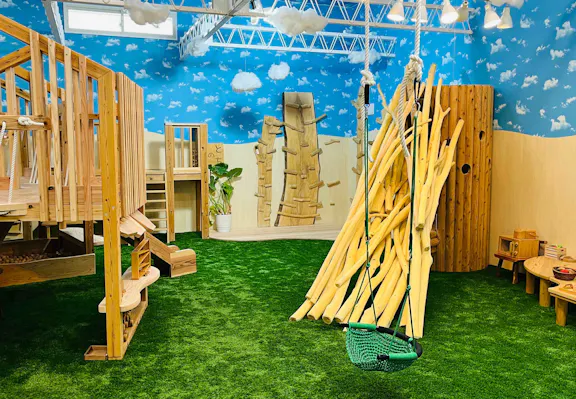 こどもの秘密基地　木育の森　もくれん