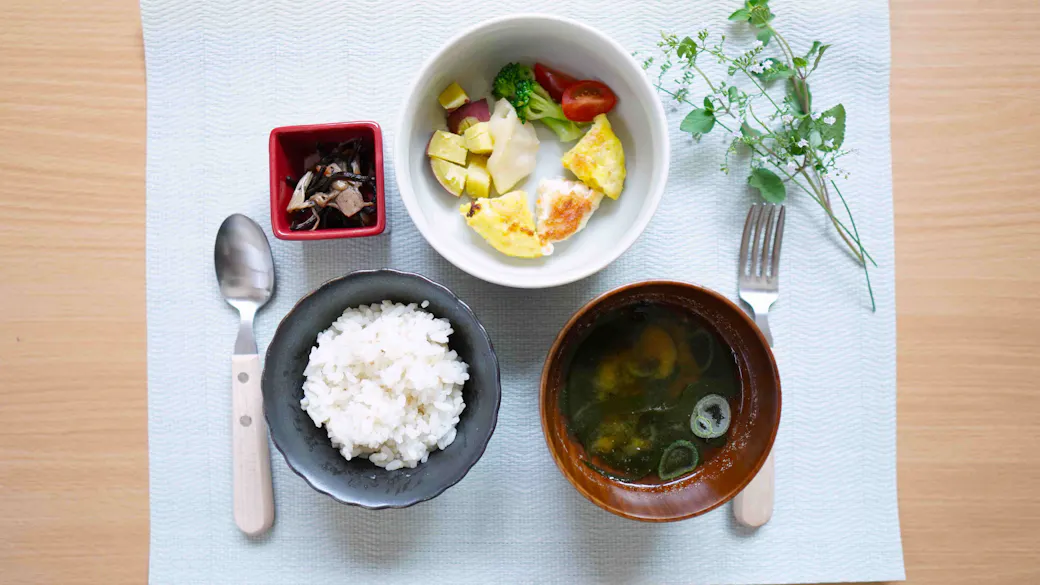 給食は「菜食マクロビオティック」
