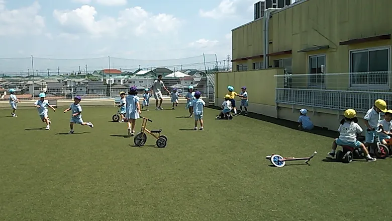 早苗幼稚園では園児も教職員も伸びやかな環境を大切にしています
