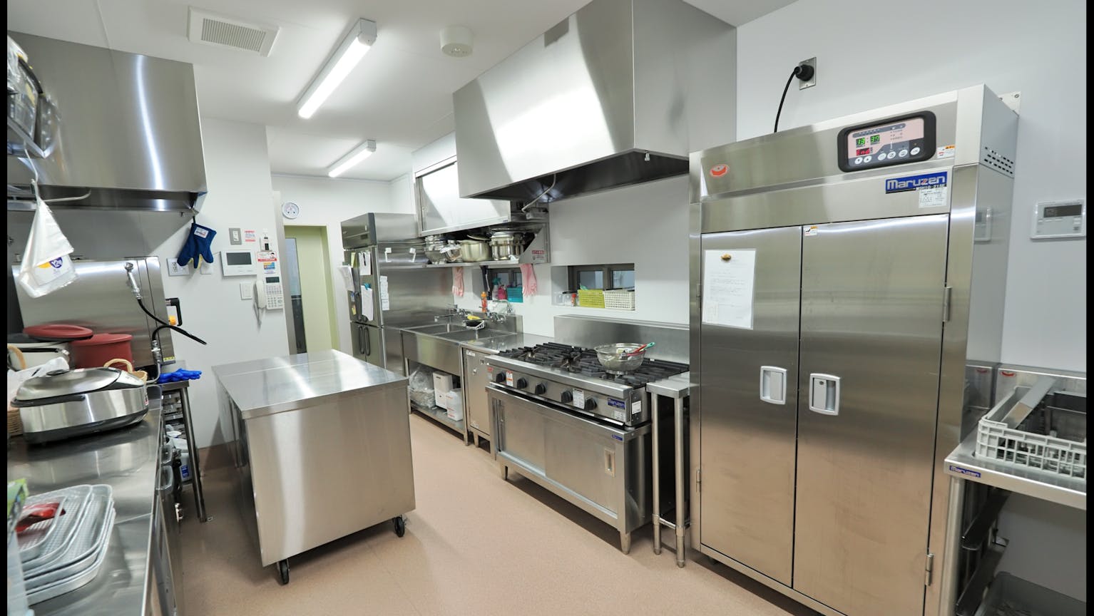 食事は子供の生活の基盤。温かい食事を新しい施設から毎日提供