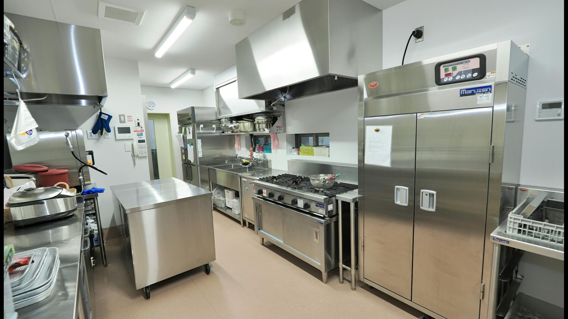 食事は子供の生活の基盤。温かい食事を新しい施設から毎日提供