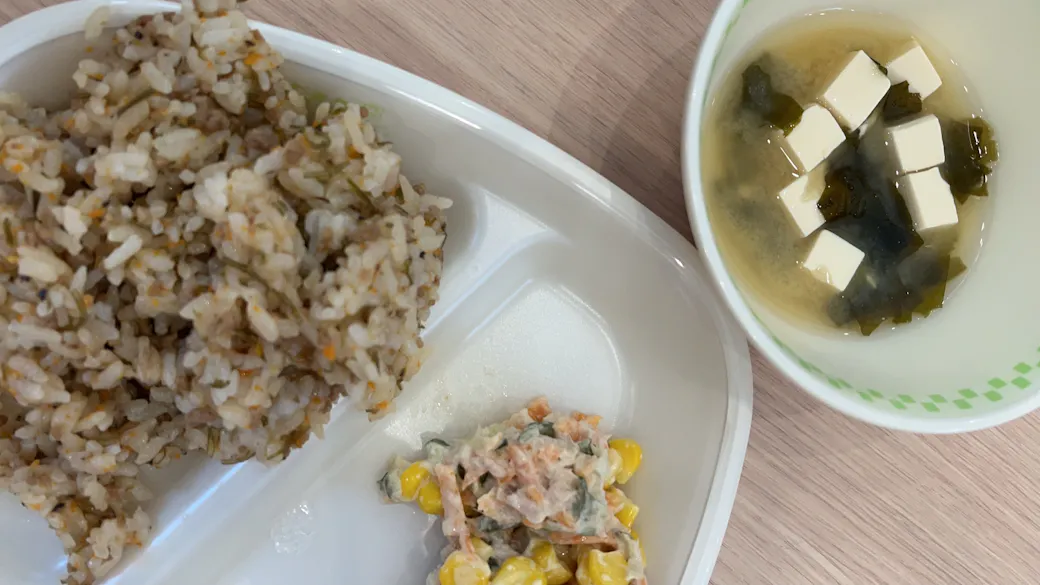長期休みも毎日給食提供します！もちろん自園調理です。