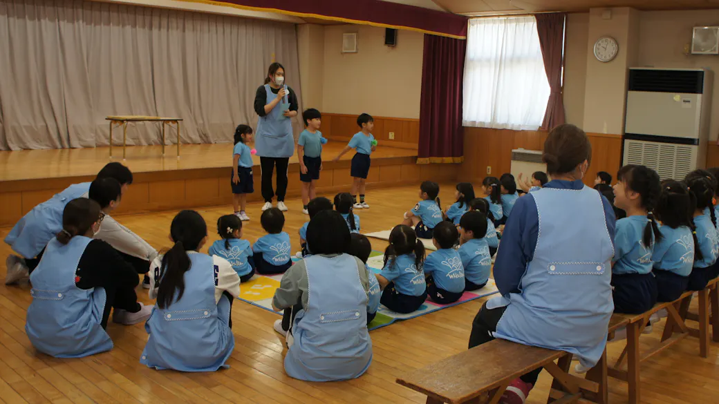 職員の数は、 子どもを見守るこころの数