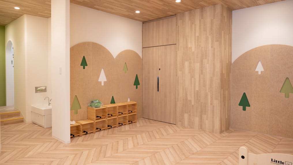 木のぬくもりを感じられる園舎