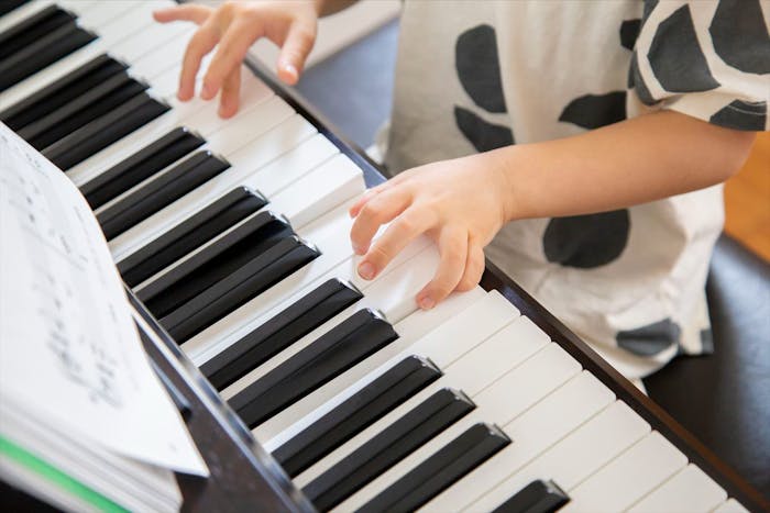 音楽や体育の専門講師がいます