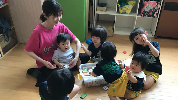 家族のように温かく助け合う園。笑顔があふれる安心の職場環境。