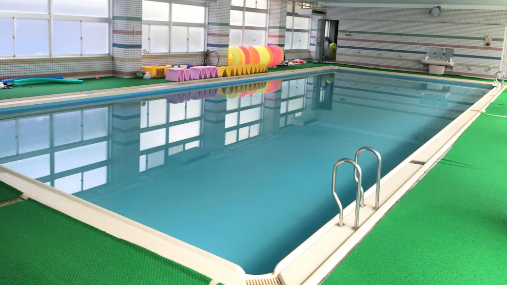 一年中楽しめる屋内温水プール