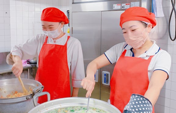 向き不向きより、前向き。栄養士の力で、輝く毎日を届けよう
