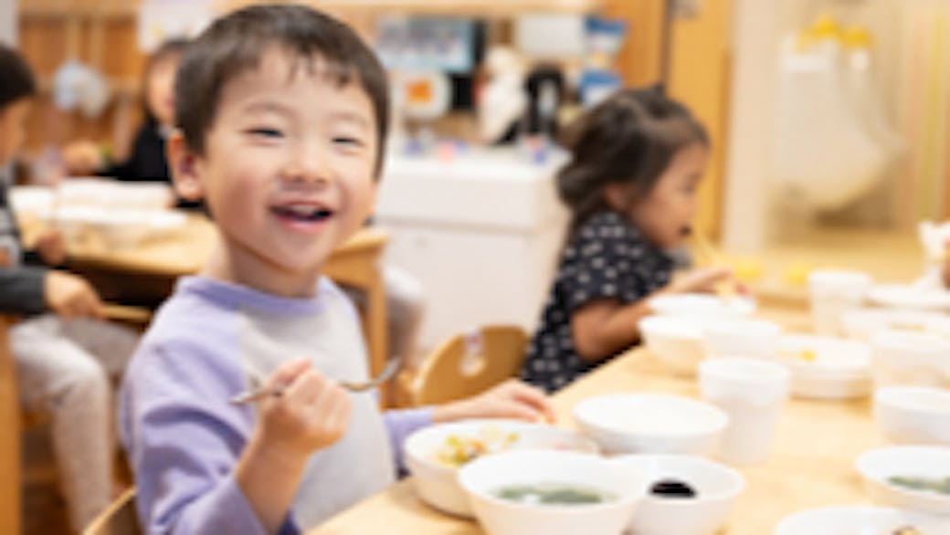 食べることを楽しみ、感謝する気持ちを育む