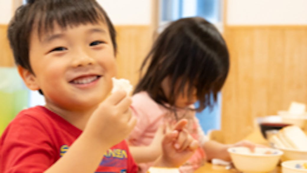 食べることを楽しみ、感謝する気持ちを育む