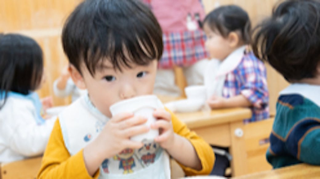 食べることを楽しみ、感謝する気持ちを育む