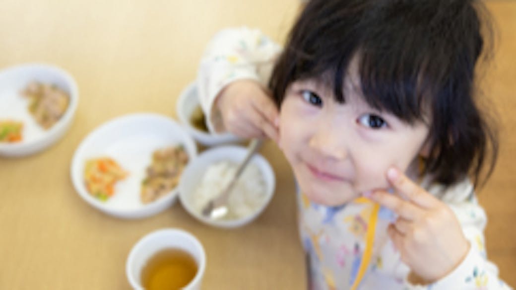 食べることを楽しみ、感謝する気持ちを育む