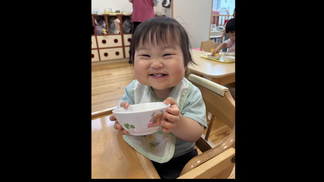 笑顔あふれる楽しい給食時間