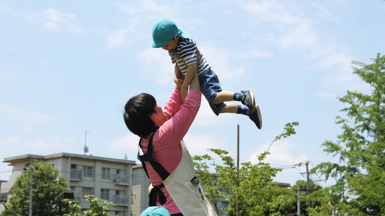 大自然あふれる環境！男性職員多数活躍中の中規認可保育園！