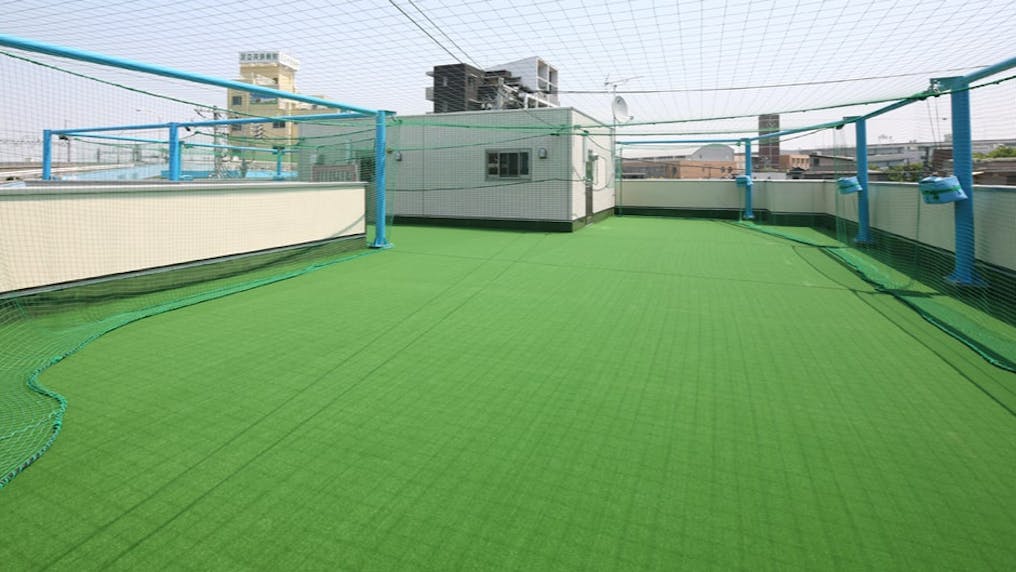 広い屋上園庭でのびのび遊べます