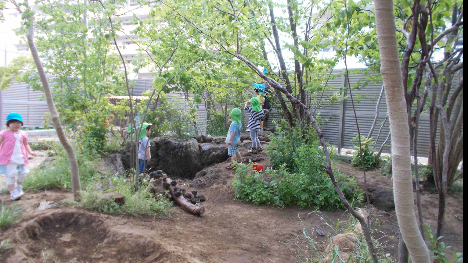 自然環境豊かで生き物と触れ合いながら楽しく働ける職場です！