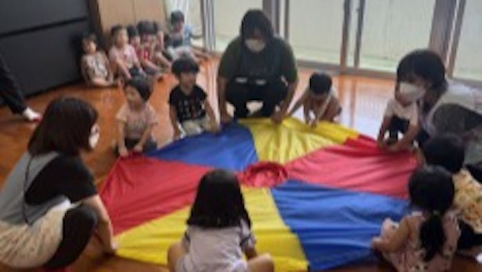 週休2日制土曜日分の週休＋年休年10日以上取得可