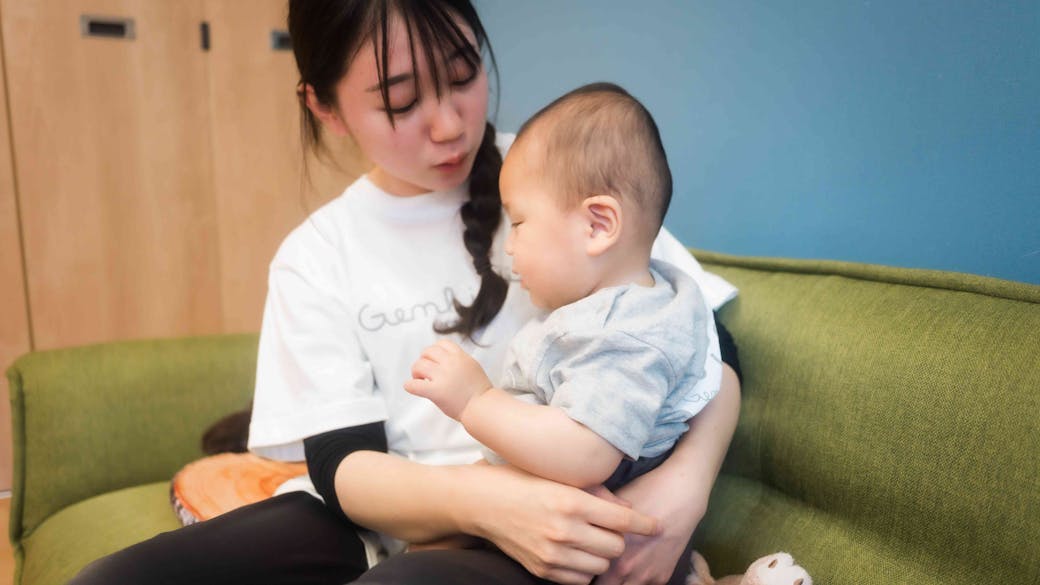 子どものありのままの姿を受けとめ　愛着形成を育む乳児期