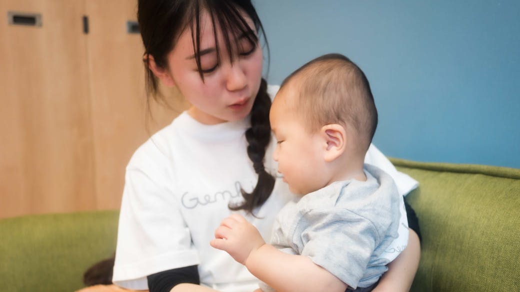子どものありのままの姿を受けとめ 愛着形成を育む乳児期