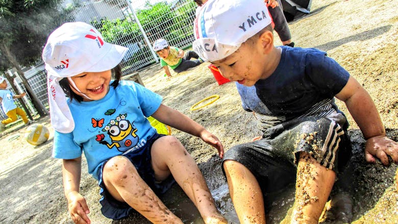 子どもの心に寄り添い丁寧に関わる保育を行います。