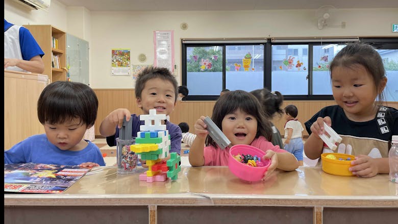 子どもの笑顔と職員の笑顔が一杯！