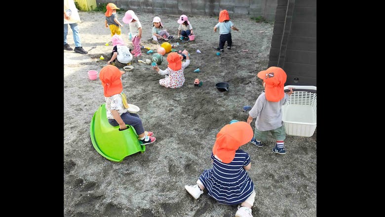 １歳児から２歳児の小規模保育園です。イエス様のお話をします。